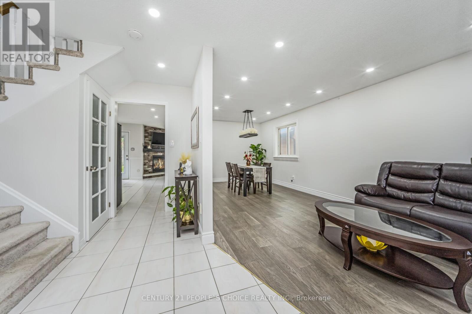 Photo 6 of 10 Hillgarden Drive, Hamilton ON