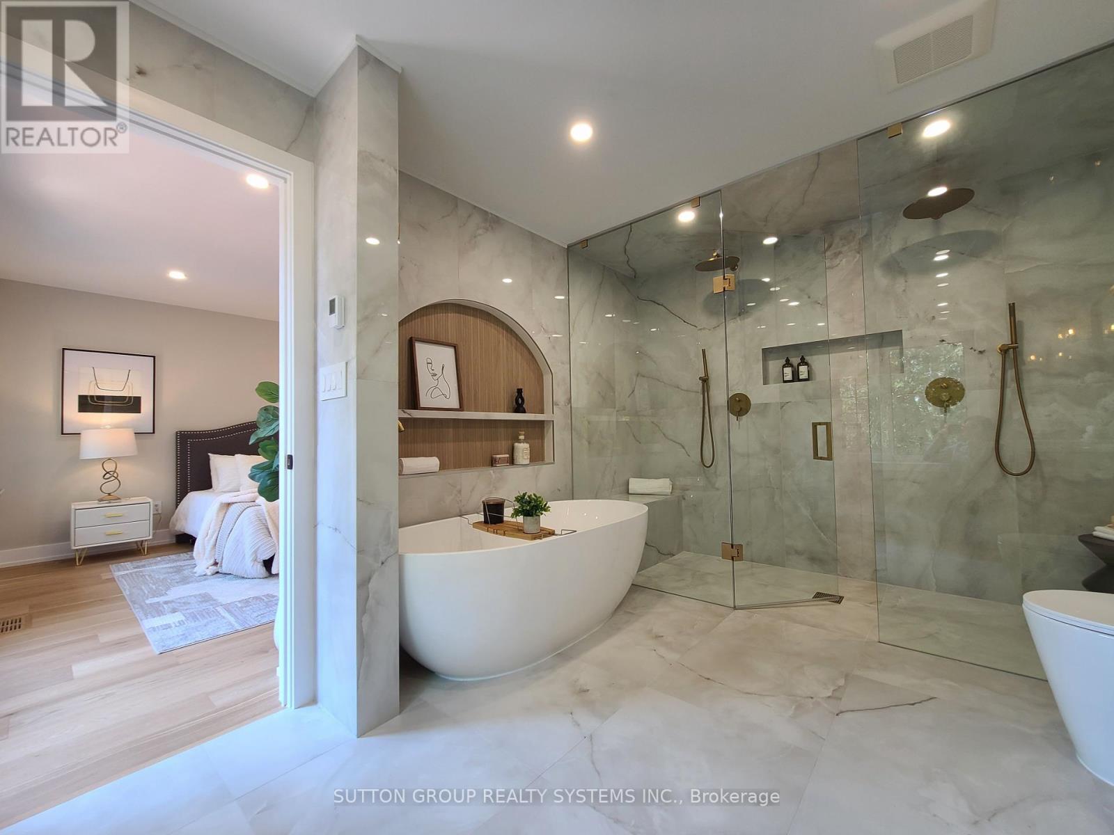 Photo 23 of 21 South Kingsway, Toronto ON