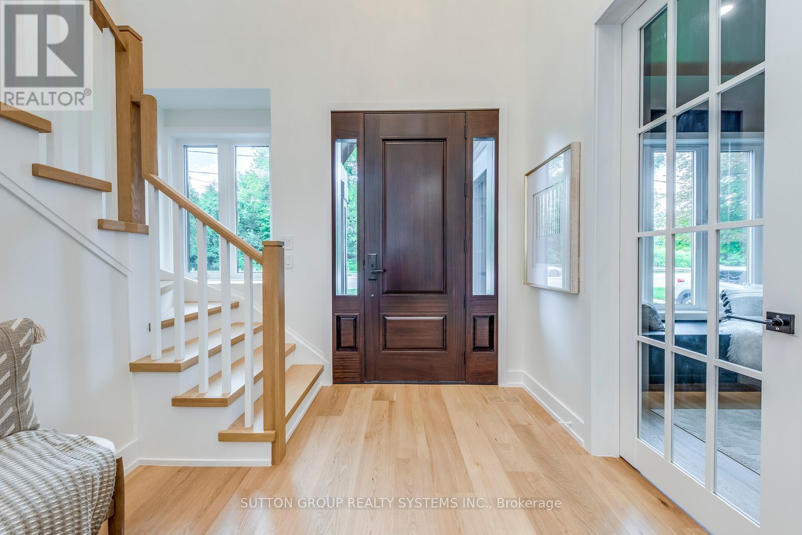 Photo 2 of 21 South Kingsway, Toronto ON