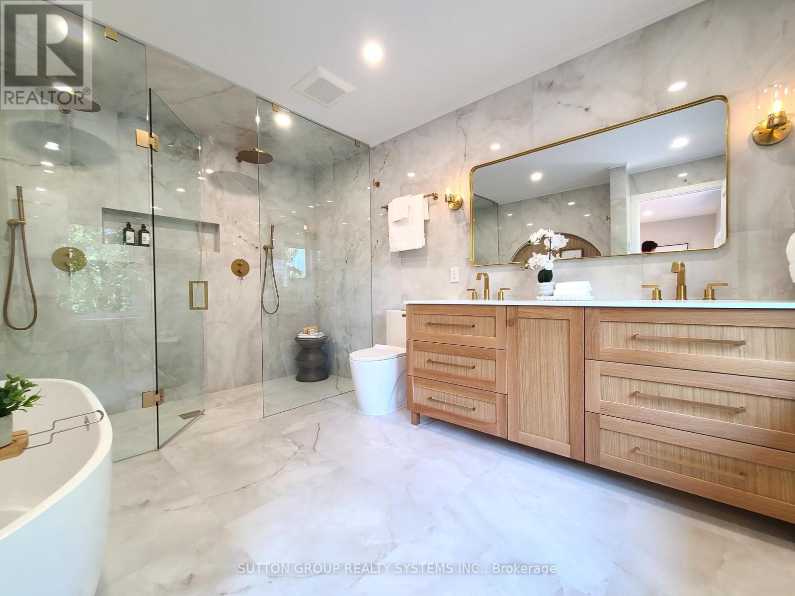 Photo 25 of 21 South Kingsway, Toronto ON