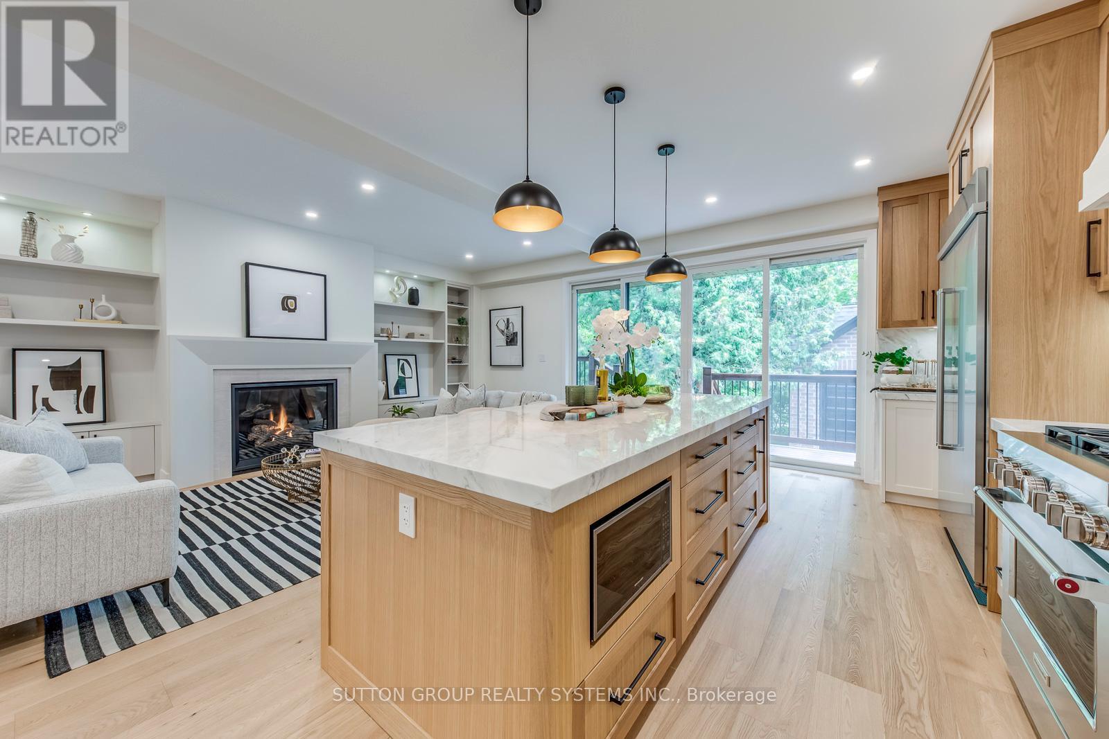 Photo 11 of 21 South Kingsway, Toronto ON