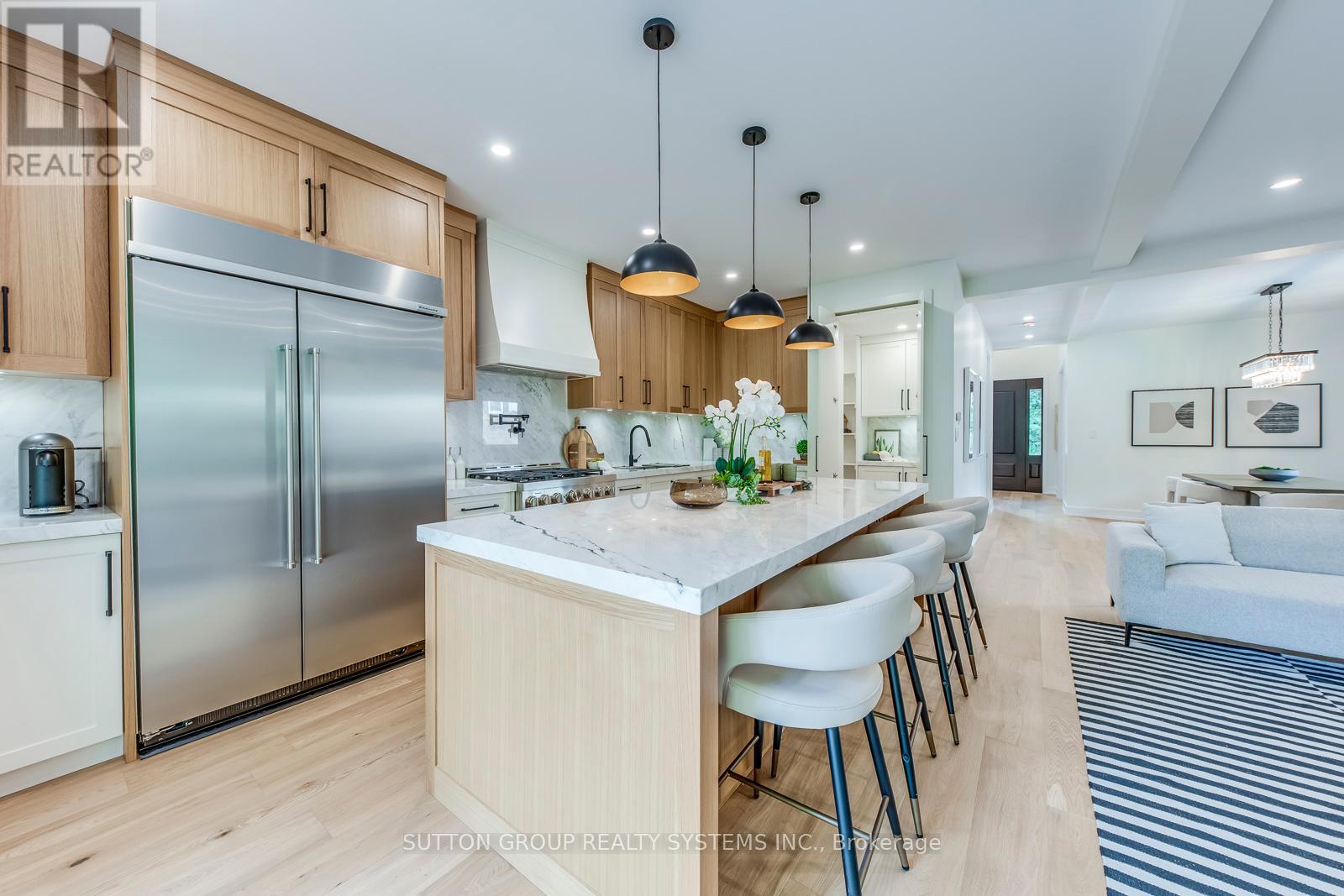 Photo 13 of 21 South Kingsway, Toronto ON