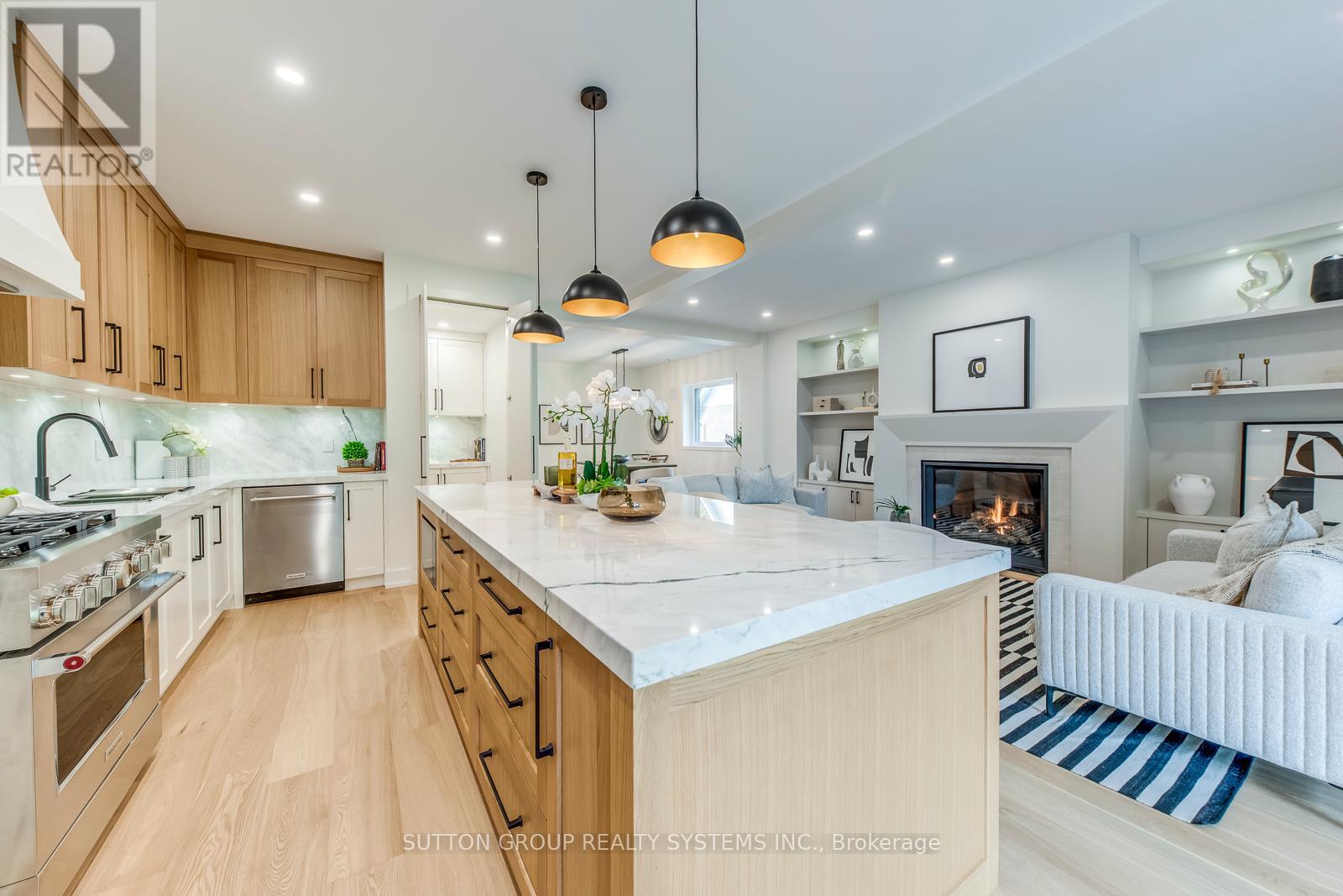 Photo 15 of 21 South Kingsway, Toronto ON
