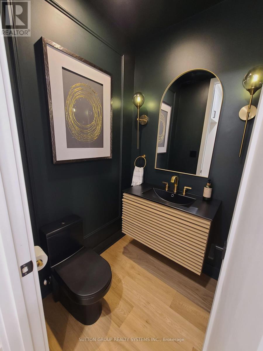 Photo 19 of 21 South Kingsway, Toronto ON