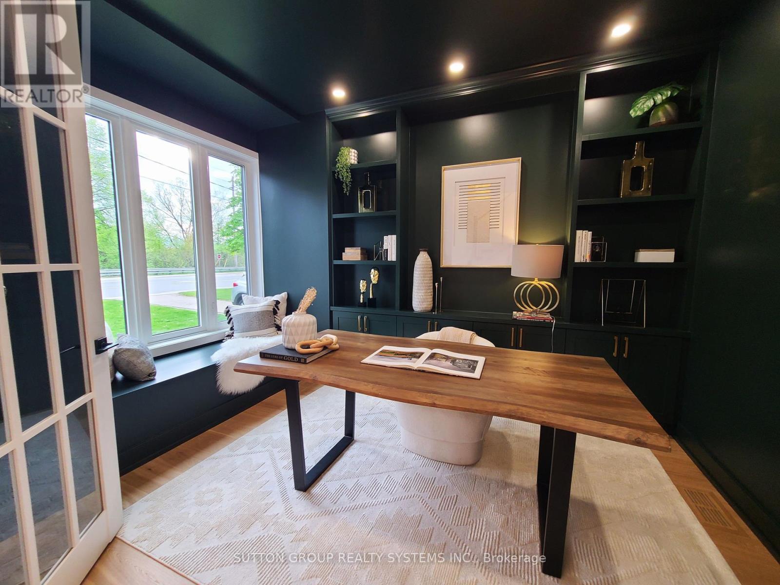 Photo 3 of 21 South Kingsway, Toronto ON