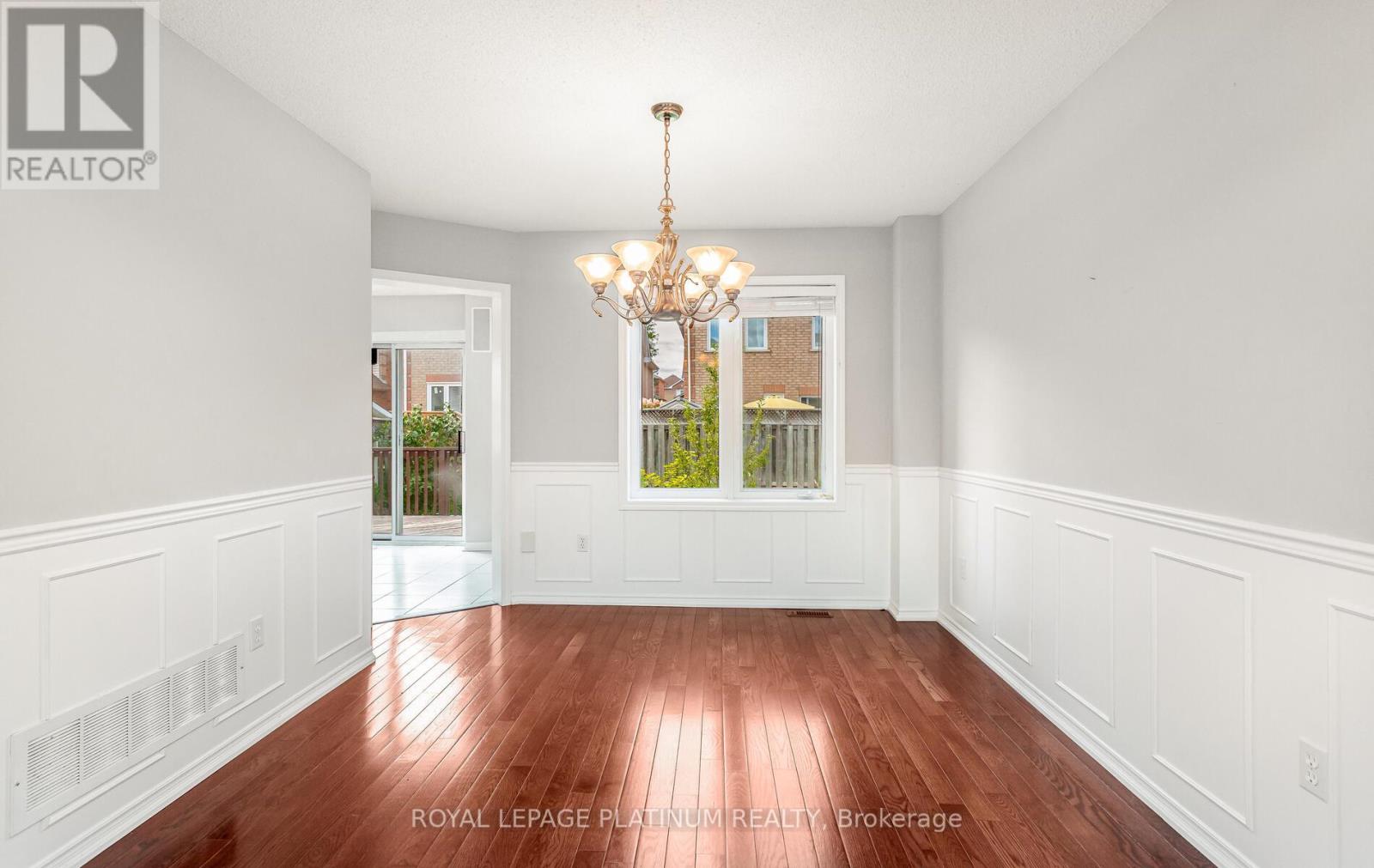Photo 10 of 51 Ripley Crescent, Brampton ON