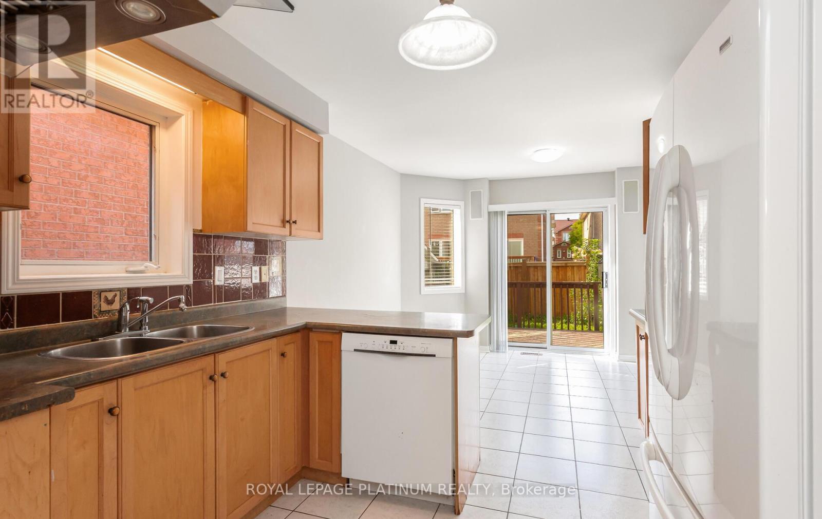 Photo 12 of 51 Ripley Crescent, Brampton ON
