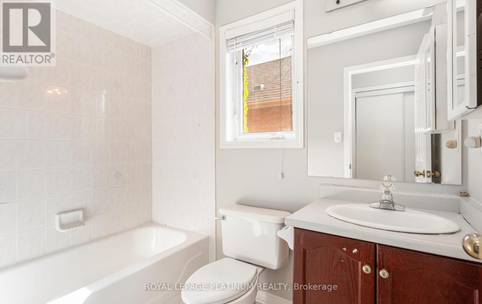 Photo 28 of 51 Ripley Crescent, Brampton ON