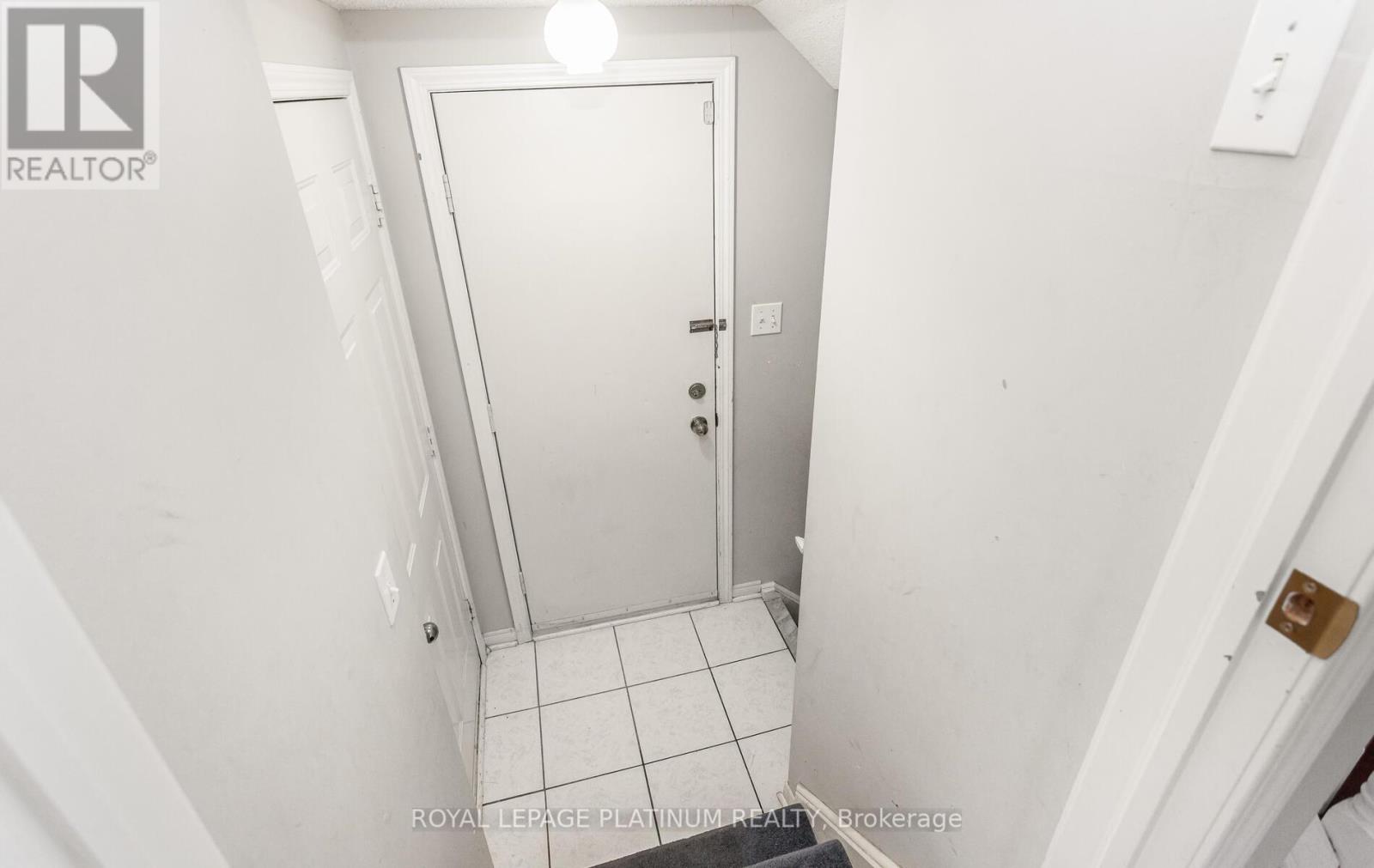 Photo 35 of 51 Ripley Crescent, Brampton ON