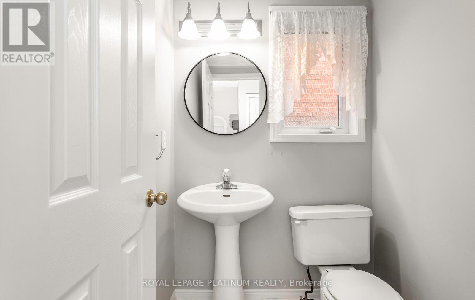 Photo 17 of 51 Ripley Crescent, Brampton ON