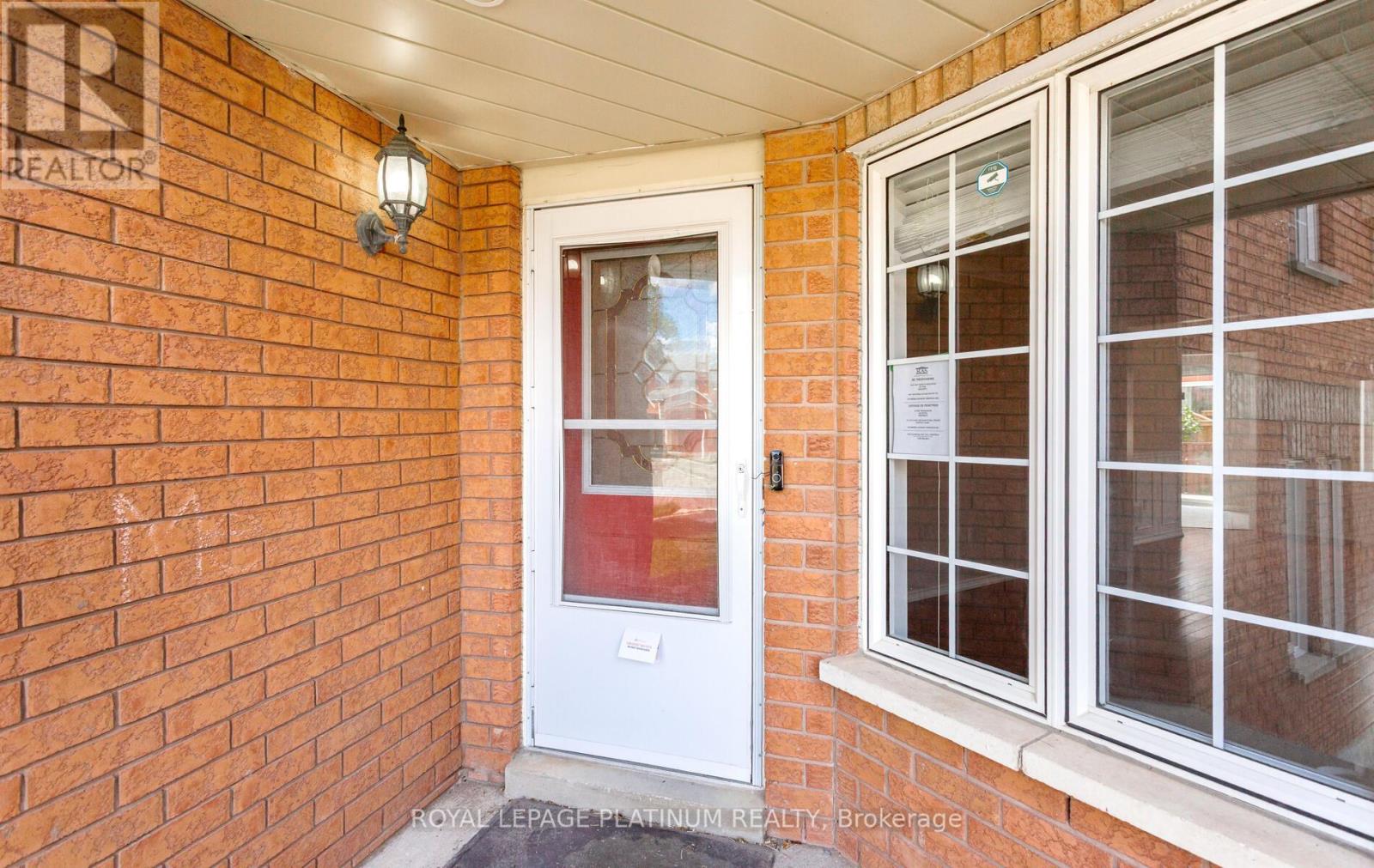 Photo 4 of 51 Ripley Crescent, Brampton ON