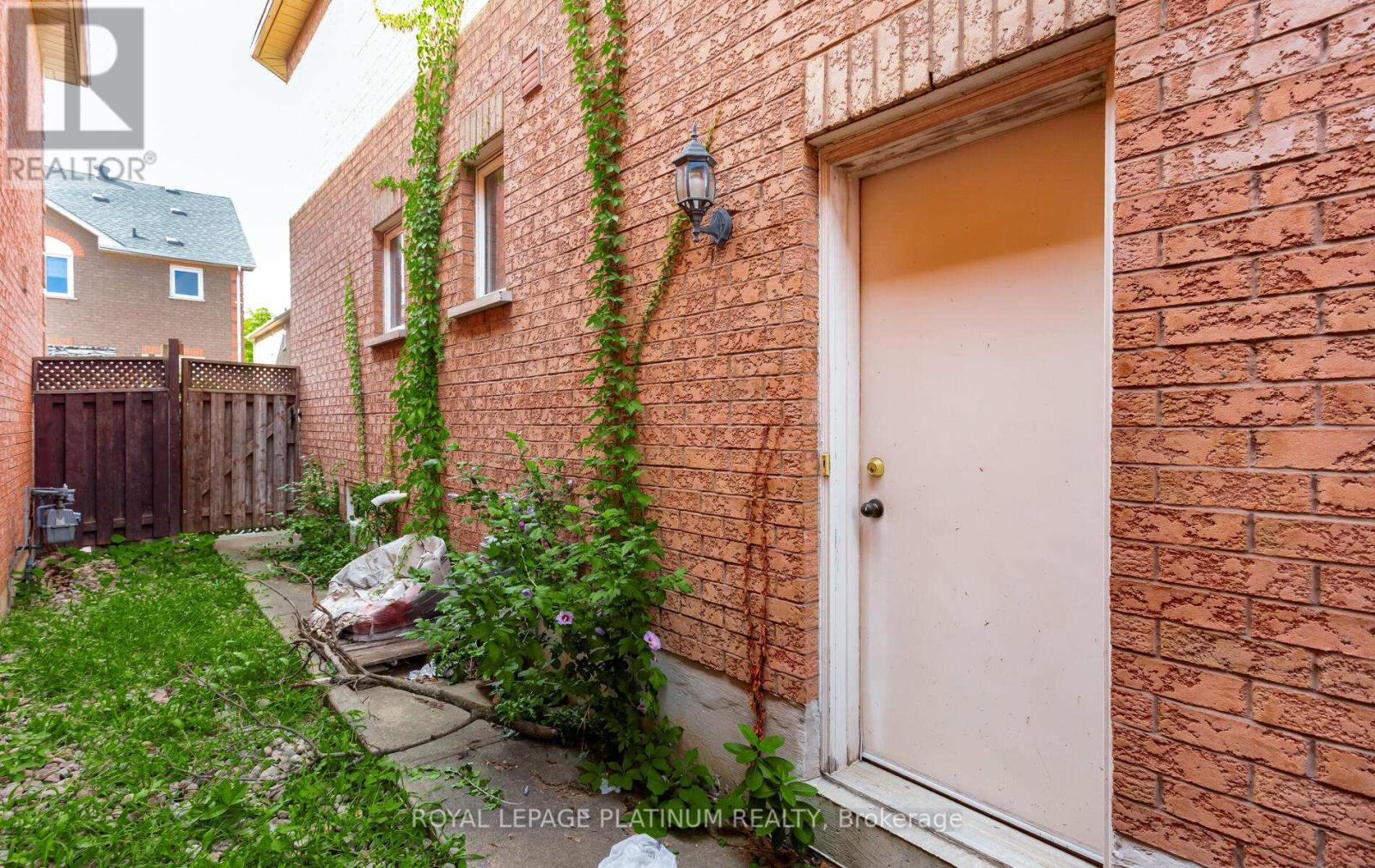 Photo 45 of 51 Ripley Crescent, Brampton ON