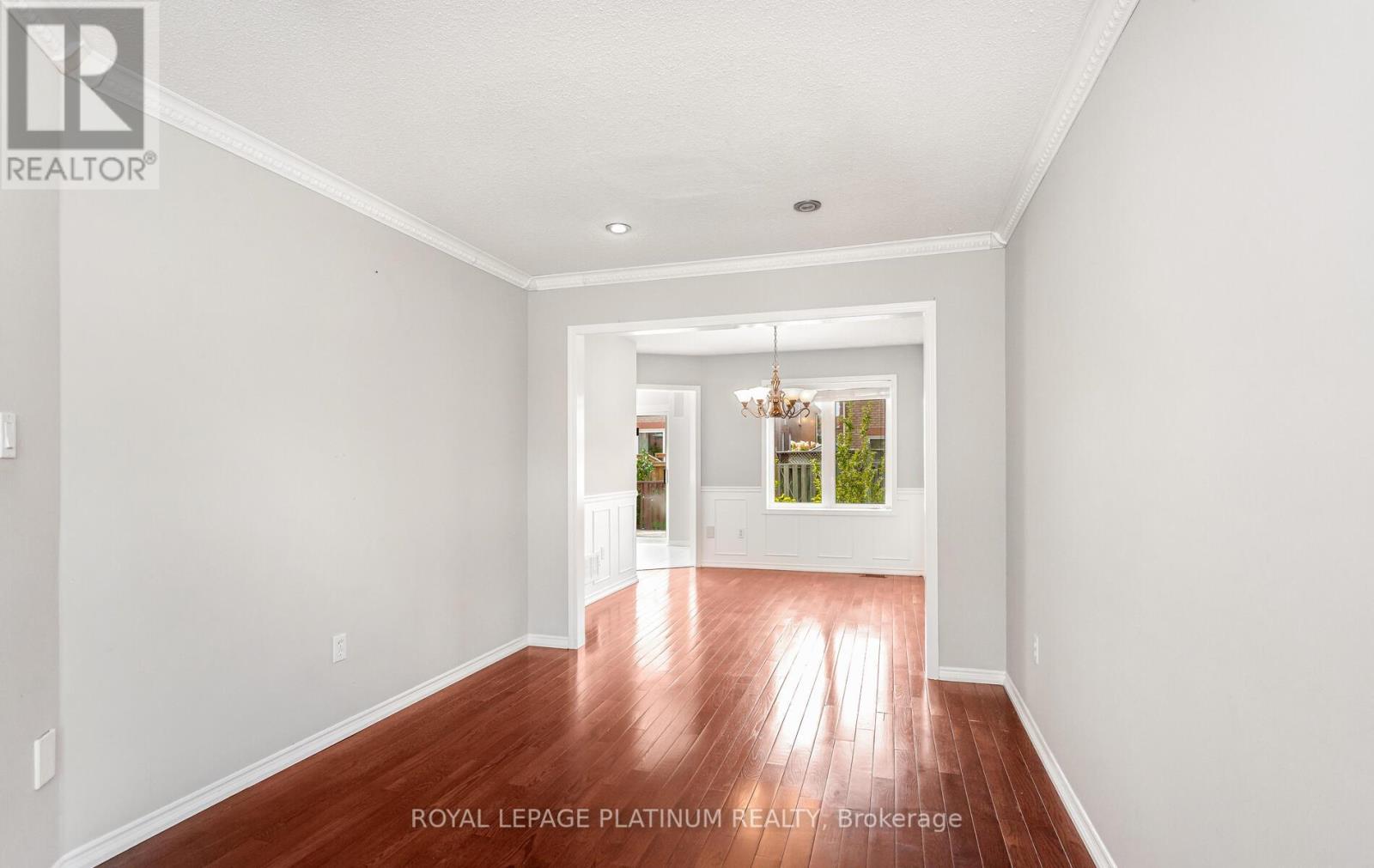 Photo 8 of 51 Ripley Crescent, Brampton ON