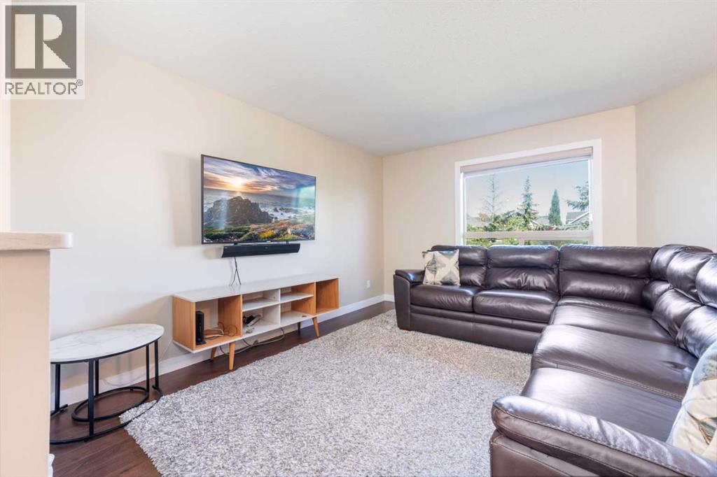 Photo 5 of 220 Bayside Point Sw, Airdrie AB