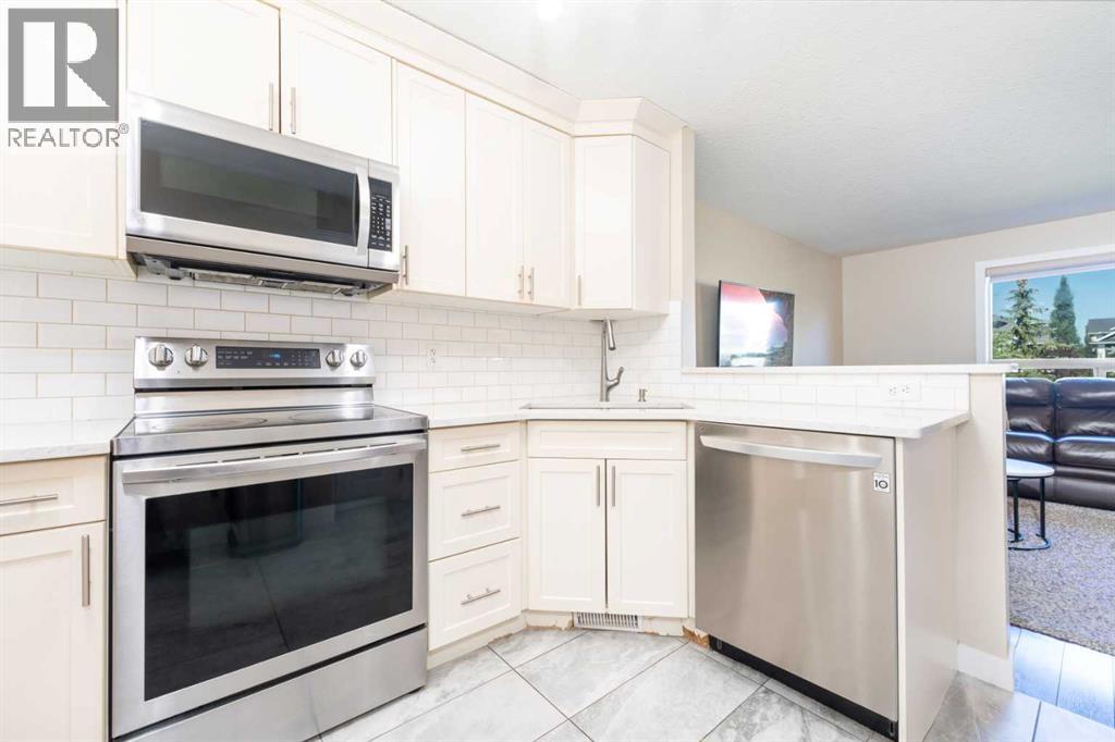 Photo 8 of 220 Bayside Point Sw, Airdrie AB