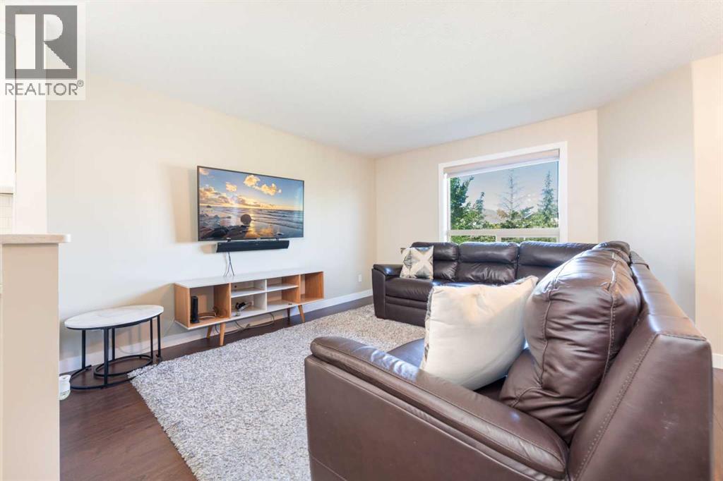 Photo 4 of 220 Bayside Point Sw, Airdrie AB