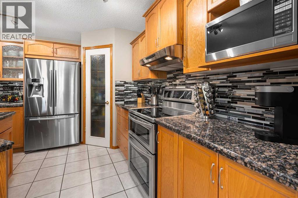 Photo 18 of 195 Cove Crescent, Chestermere AB