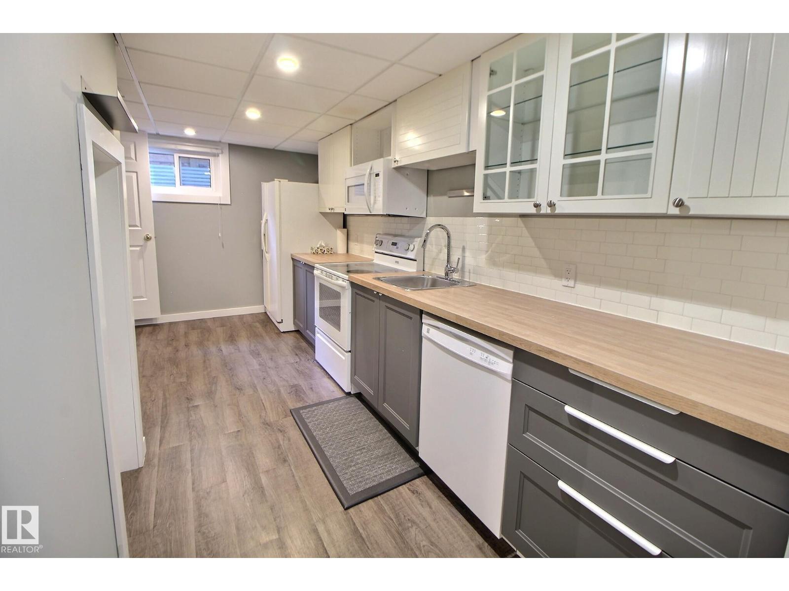 Photo 10 of 13208 Sherbrooke Av Nw, Edmonton AB