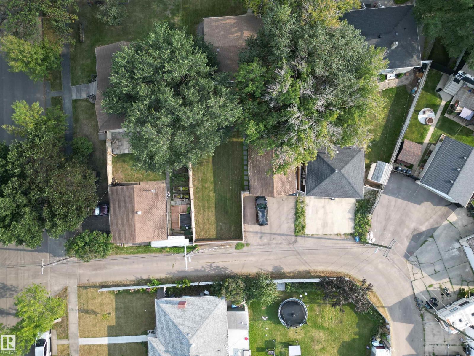 Photo 20 of 13208 Sherbrooke Av Nw, Edmonton AB