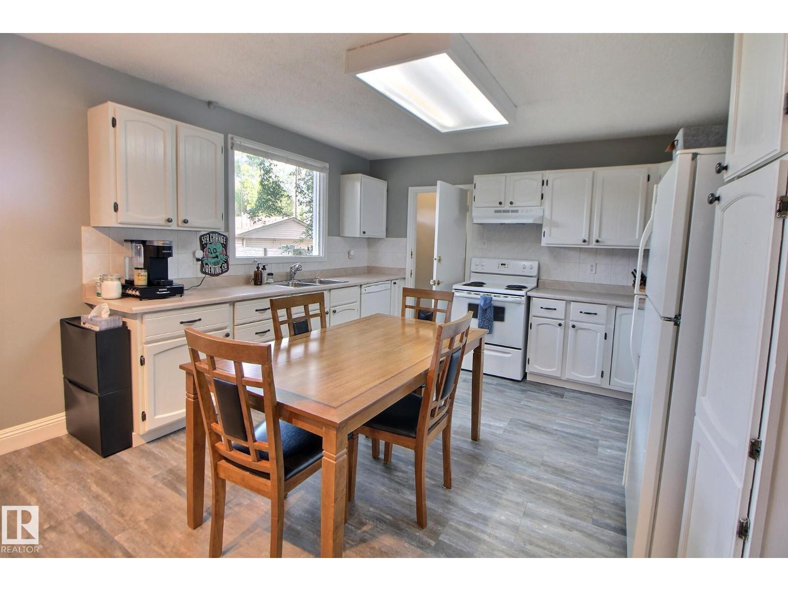 Photo 3 of 13208 Sherbrooke Av Nw, Edmonton AB