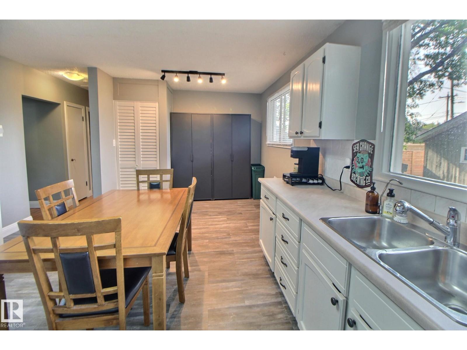 Photo 5 of 13208 Sherbrooke Av Nw, Edmonton AB