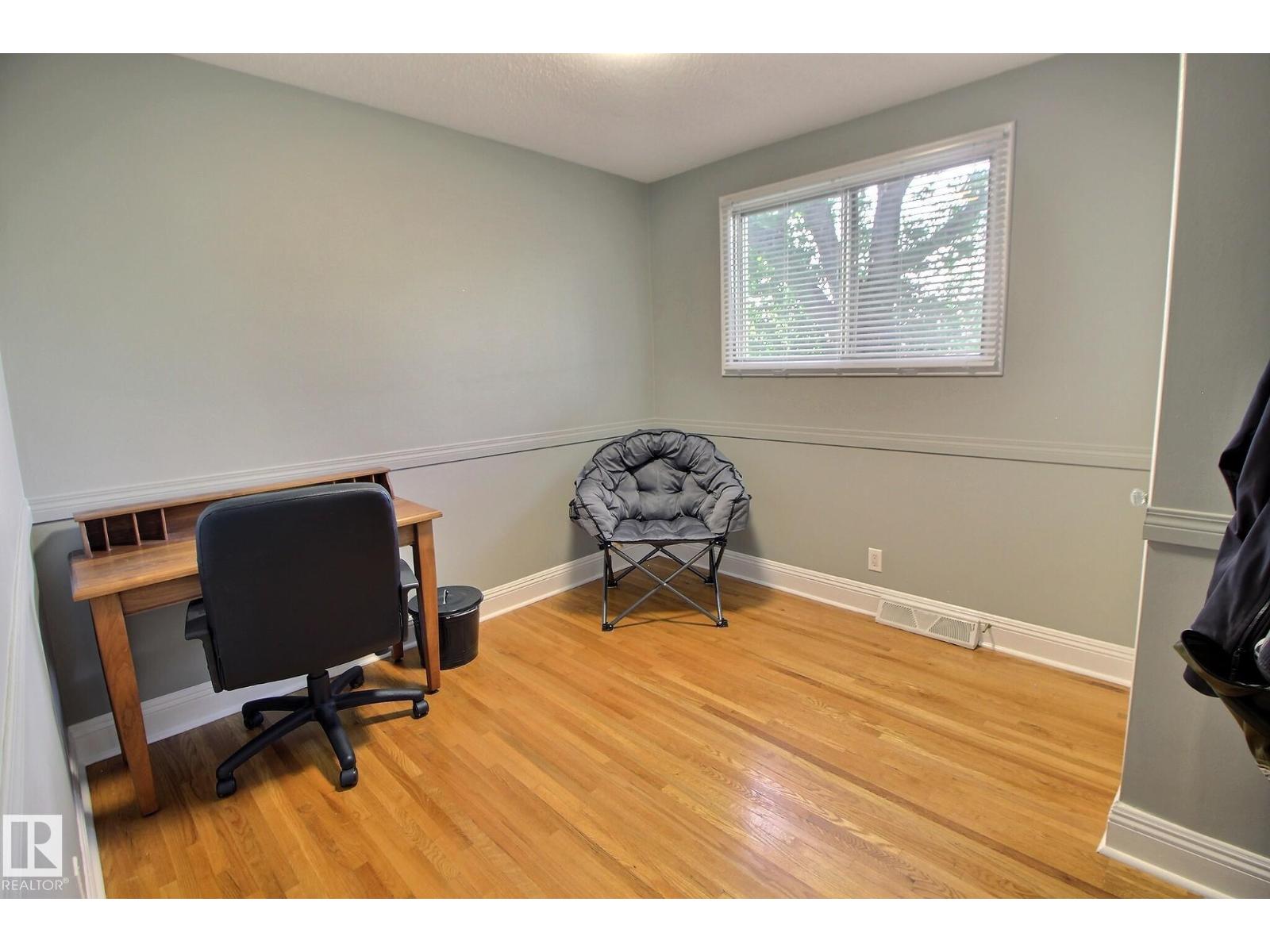 Photo 6 of 13208 Sherbrooke Av Nw, Edmonton AB
