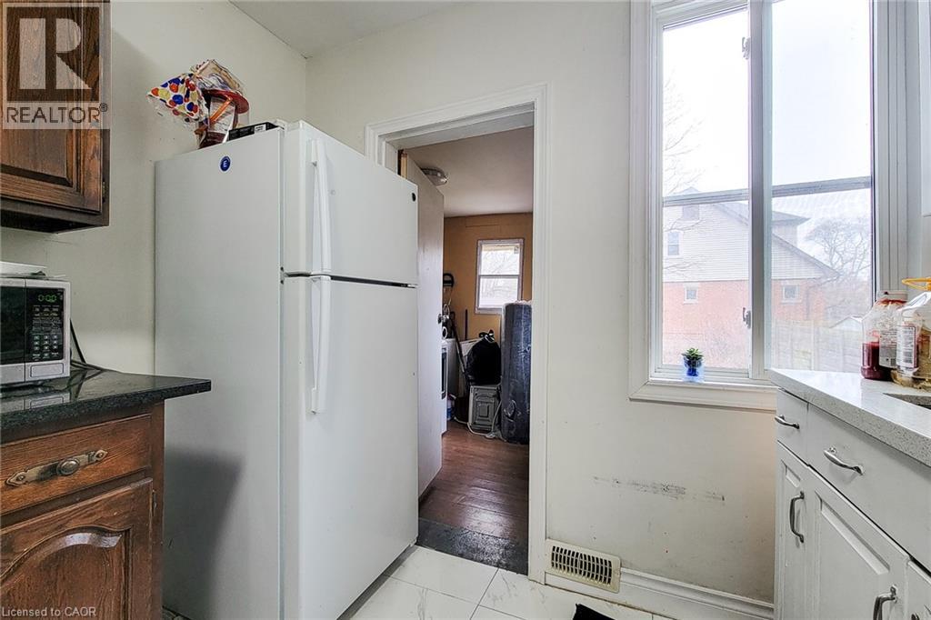Photo 15 of 63 Paisley Avenue S, Hamilton ON