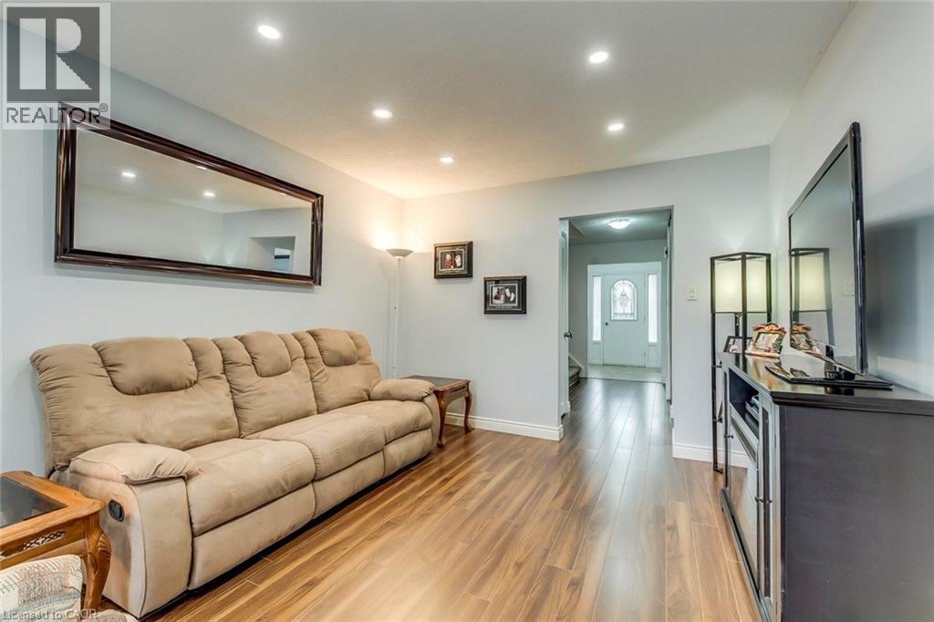 Photo 4 of 1548 Newlands Crescent Unit 14, Burlington ON