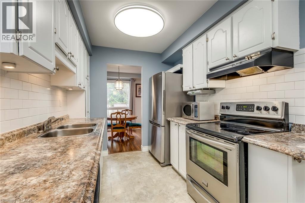 Photo 9 of 1548 Newlands Crescent Unit 14, Burlington ON