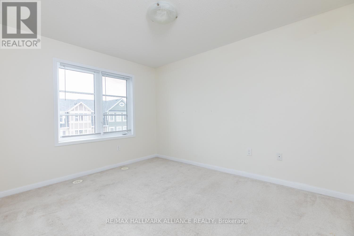 Photo 10 of 142 Baycliffe Crescent, Brampton ON