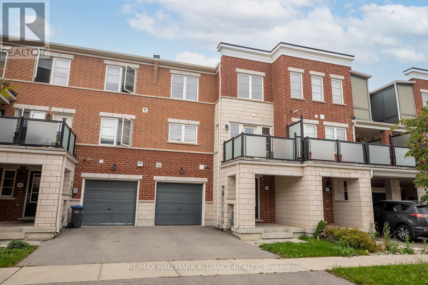 Photo 2 of 142 Baycliffe Crescent, Brampton ON