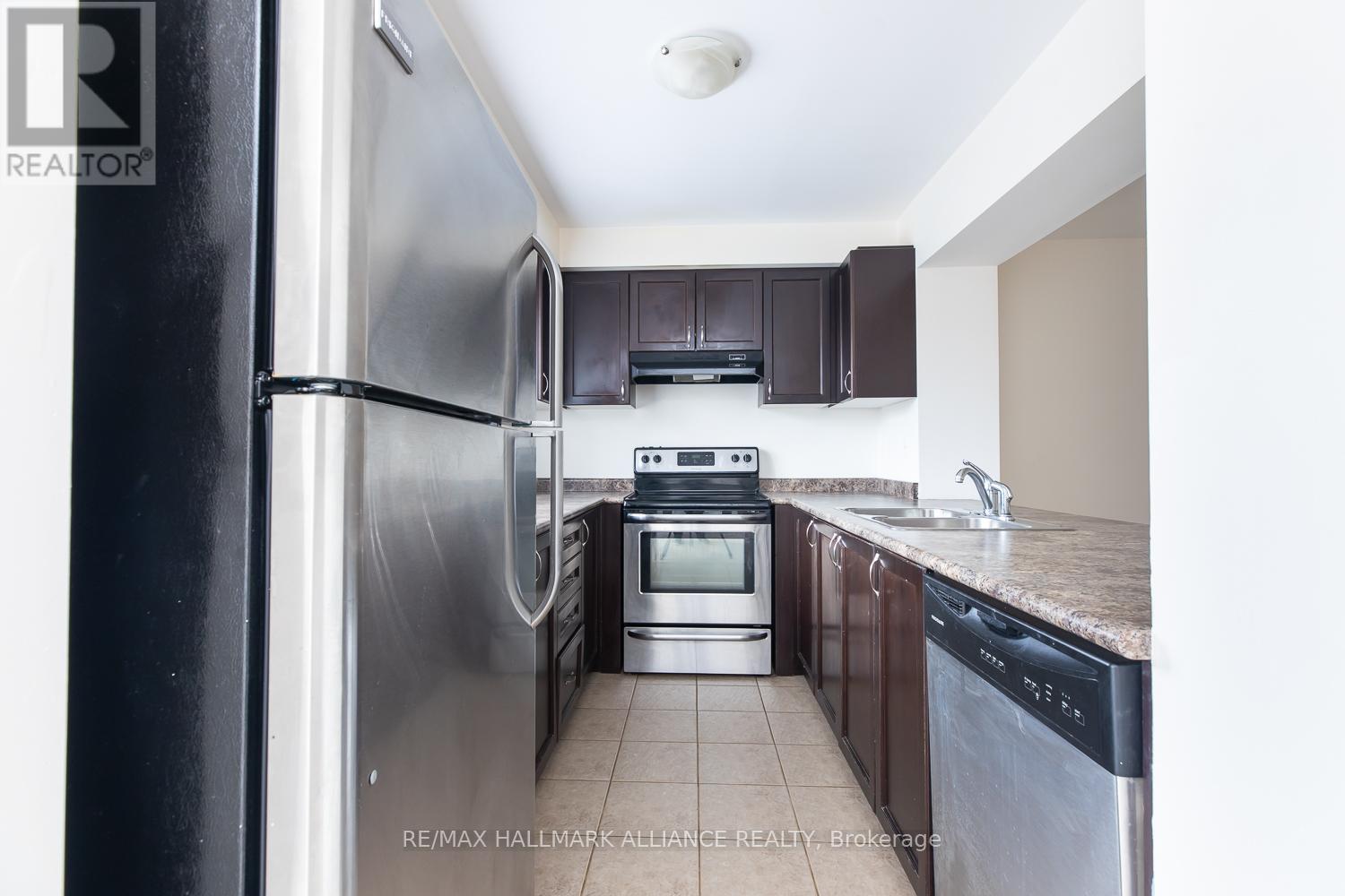 Photo 4 of 142 Baycliffe Crescent, Brampton ON