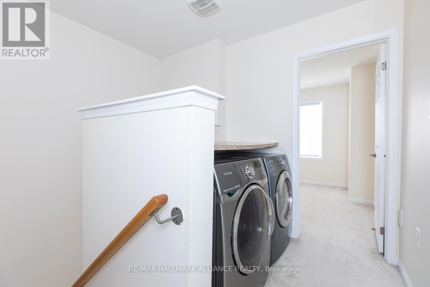 Photo 13 of 142 Baycliffe Crescent, Brampton ON