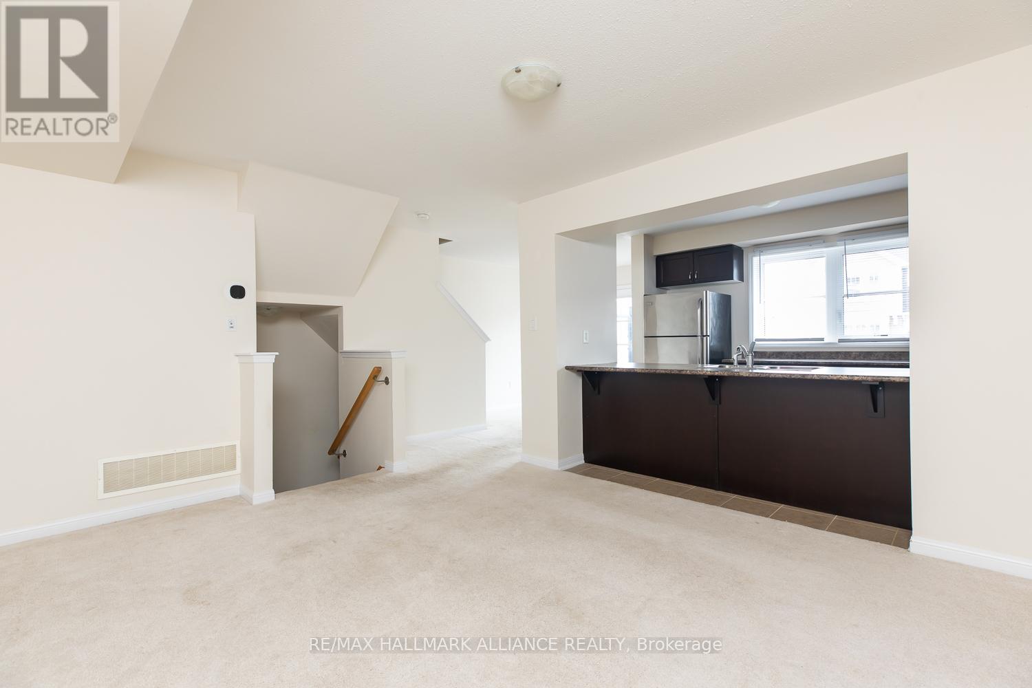 Photo 3 of 142 Baycliffe Crescent, Brampton ON