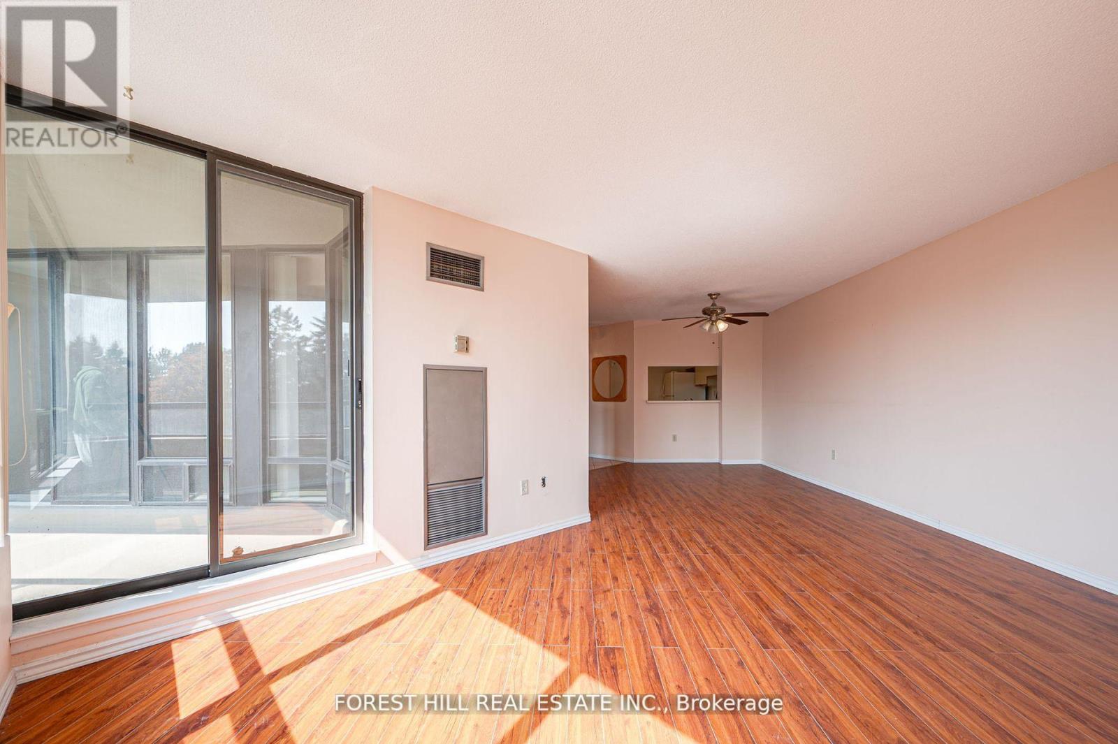 Photo 10 of 308 7440 Bathurst Street, Vaughan ON