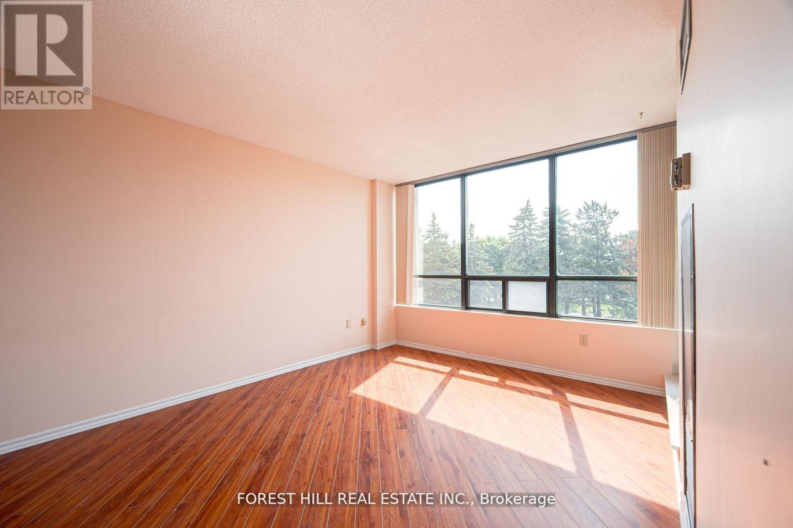 Photo 12 of 308 7440 Bathurst Street, Vaughan ON
