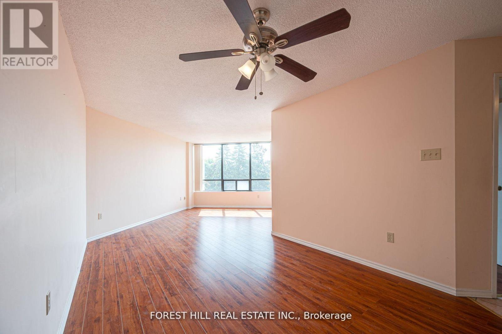 Photo 8 of 308 7440 Bathurst Street, Vaughan ON