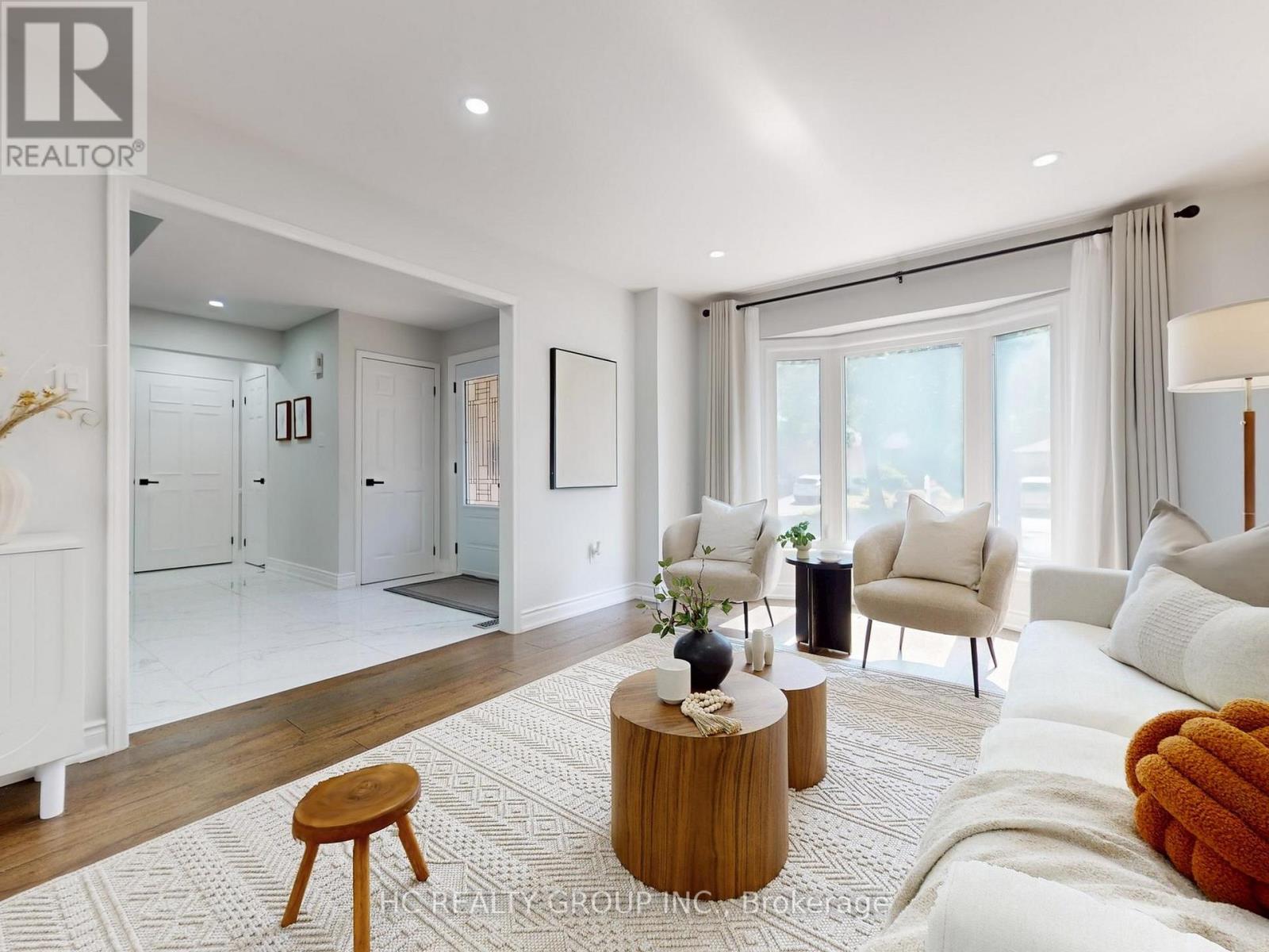 Photo 3 of 104 Tilman Circle, Markham ON
