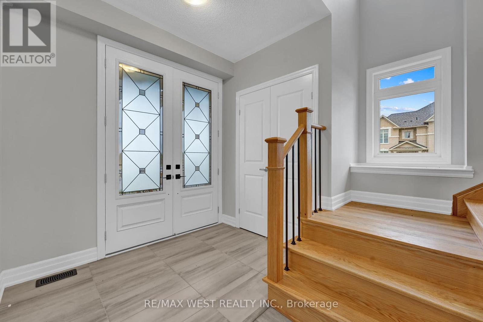 Photo 5 of 160 Union Street, Wasaga Beach ON