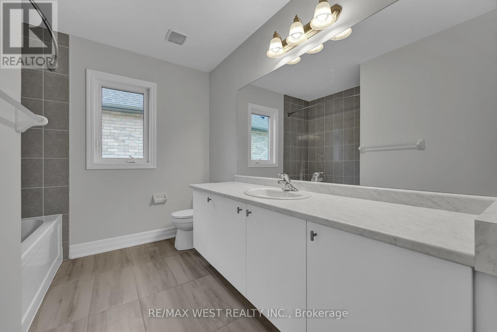 Photo 31 of 160 Union Street, Wasaga Beach ON