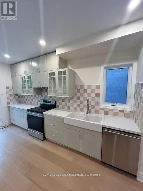 Photo 14 of Upper 163 Hampton Avenue, Toronto ON