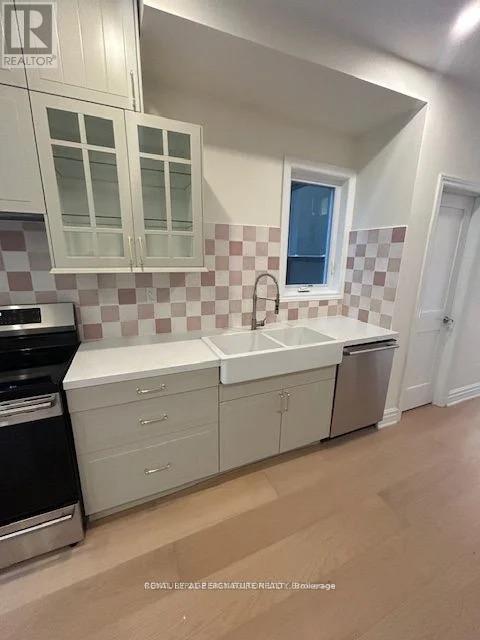 Photo 15 of Upper 163 Hampton Avenue, Toronto ON