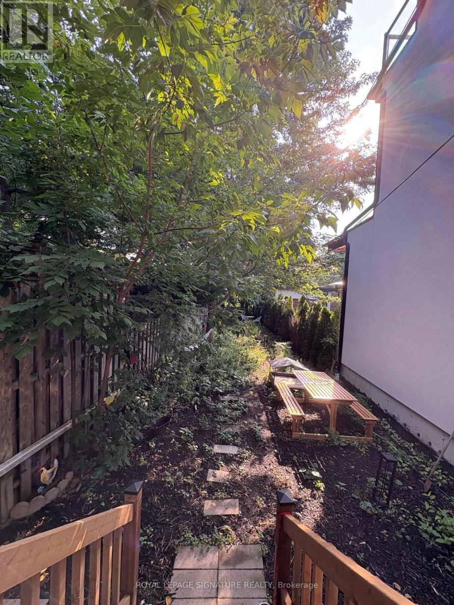 Photo 20 of Upper 163 Hampton Avenue, Toronto ON