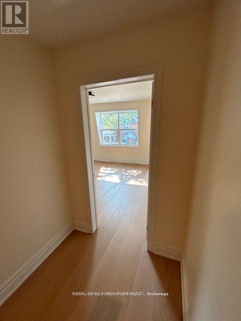 Photo 33 of Upper 163 Hampton Avenue, Toronto ON