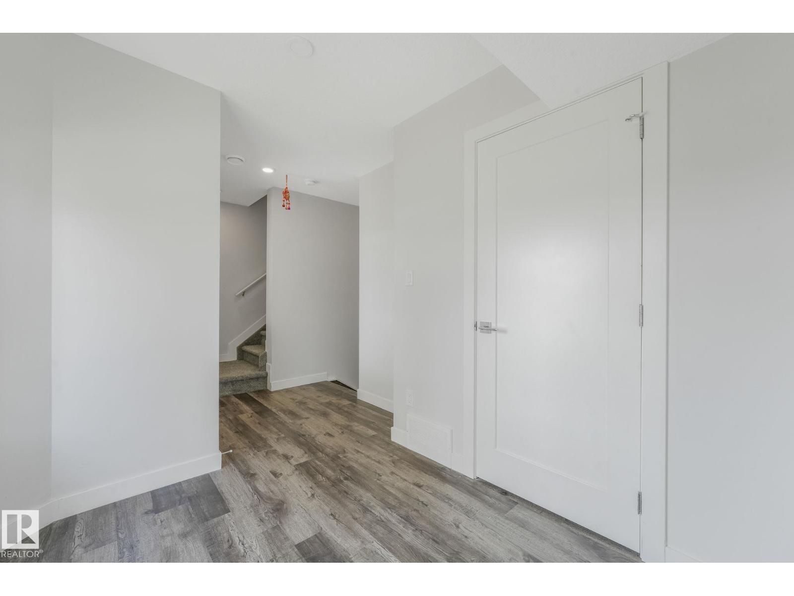 Photo 6 of 3 22786 97 Av Nw, Edmonton AB