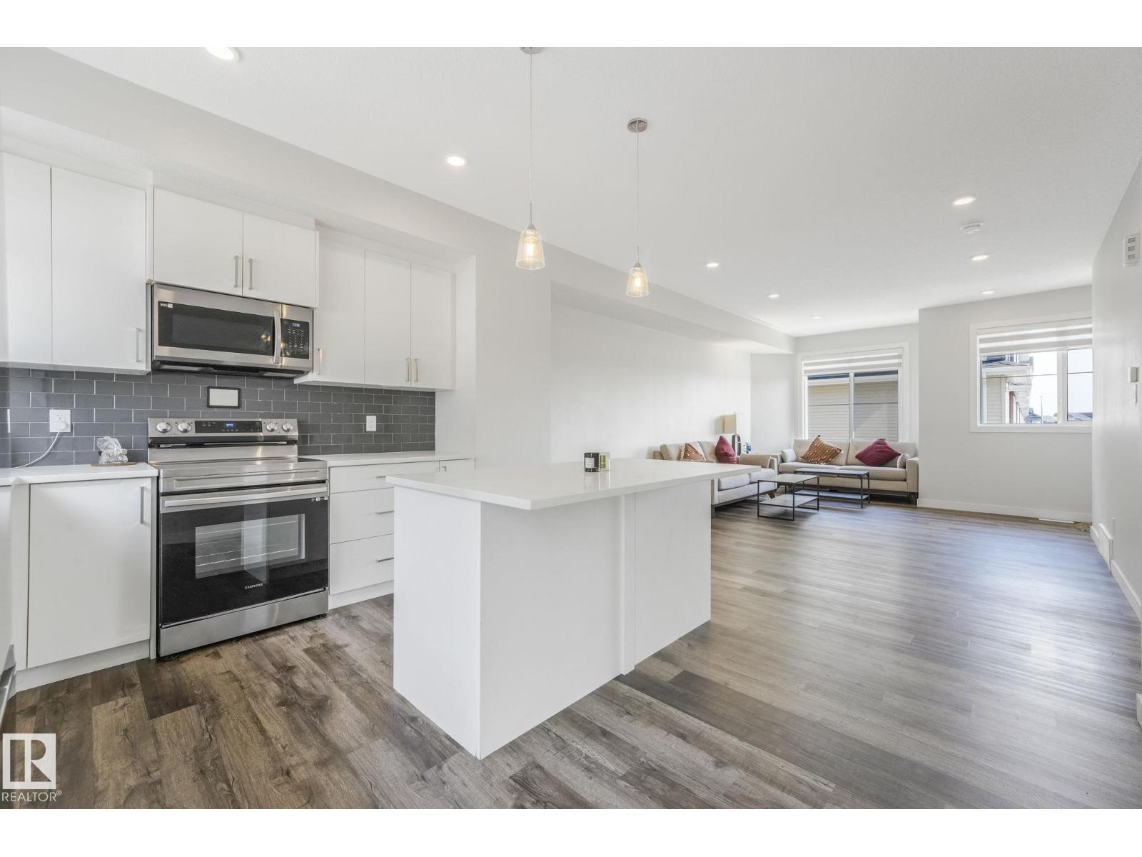 Photo 12 of 3 22786 97 Av Nw, Edmonton AB