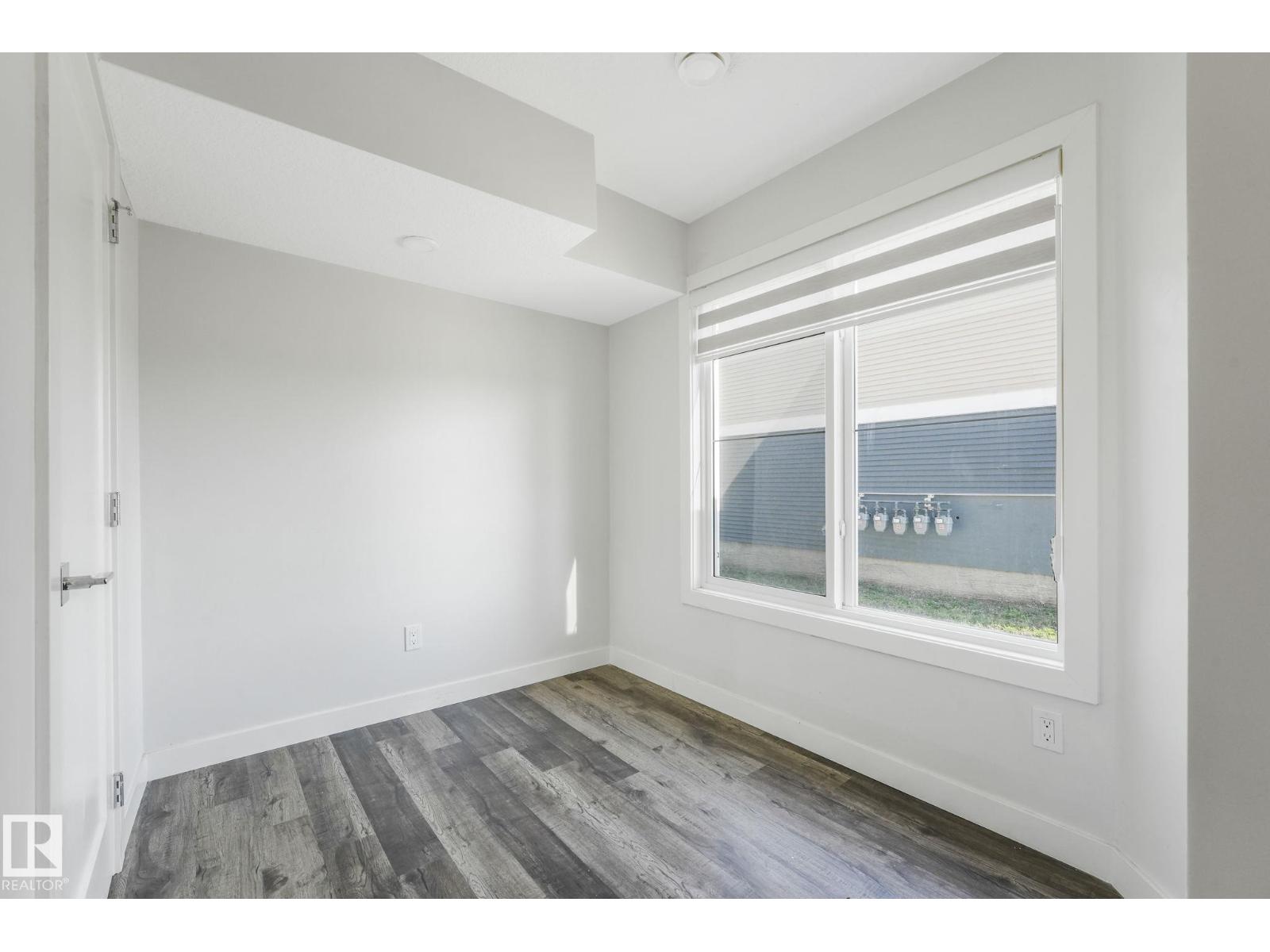 Photo 5 of 3 22786 97 Av Nw, Edmonton AB