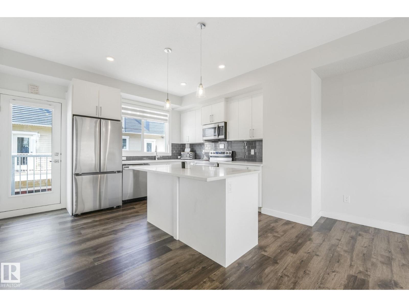 Photo 8 of 3 22786 97 Av Nw, Edmonton AB