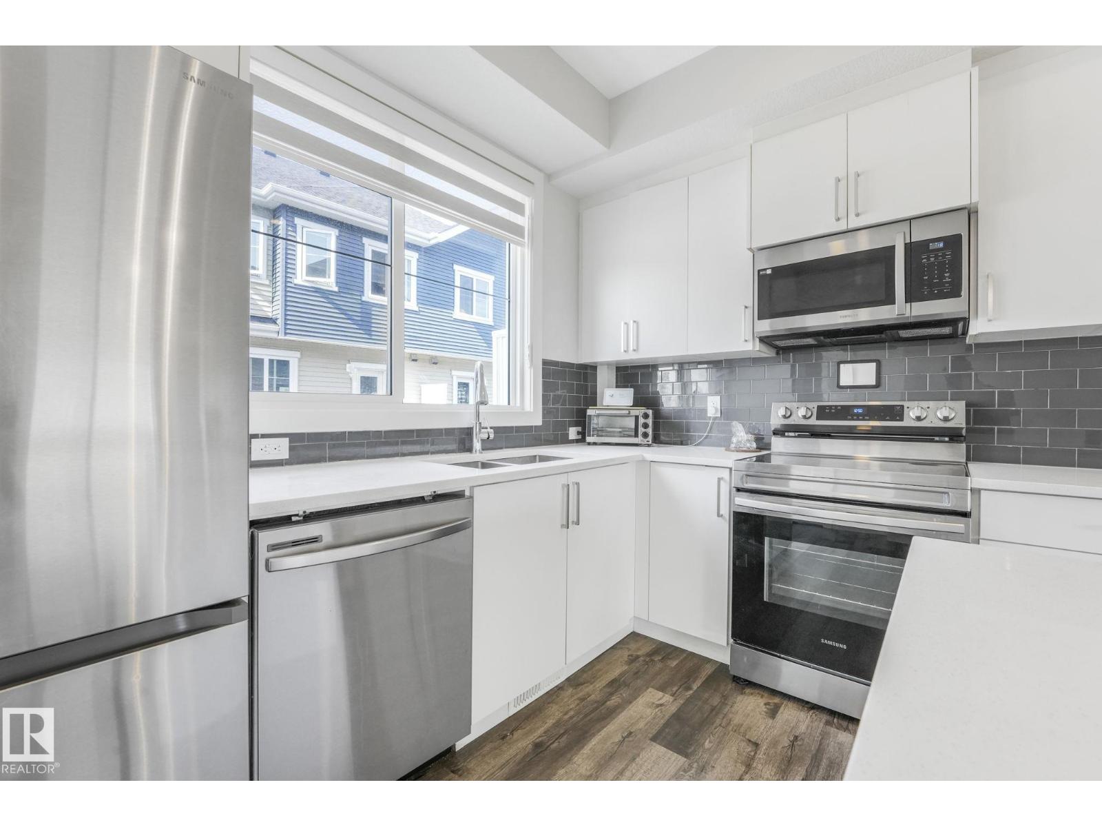 Photo 11 of 3 22786 97 Av Nw, Edmonton AB
