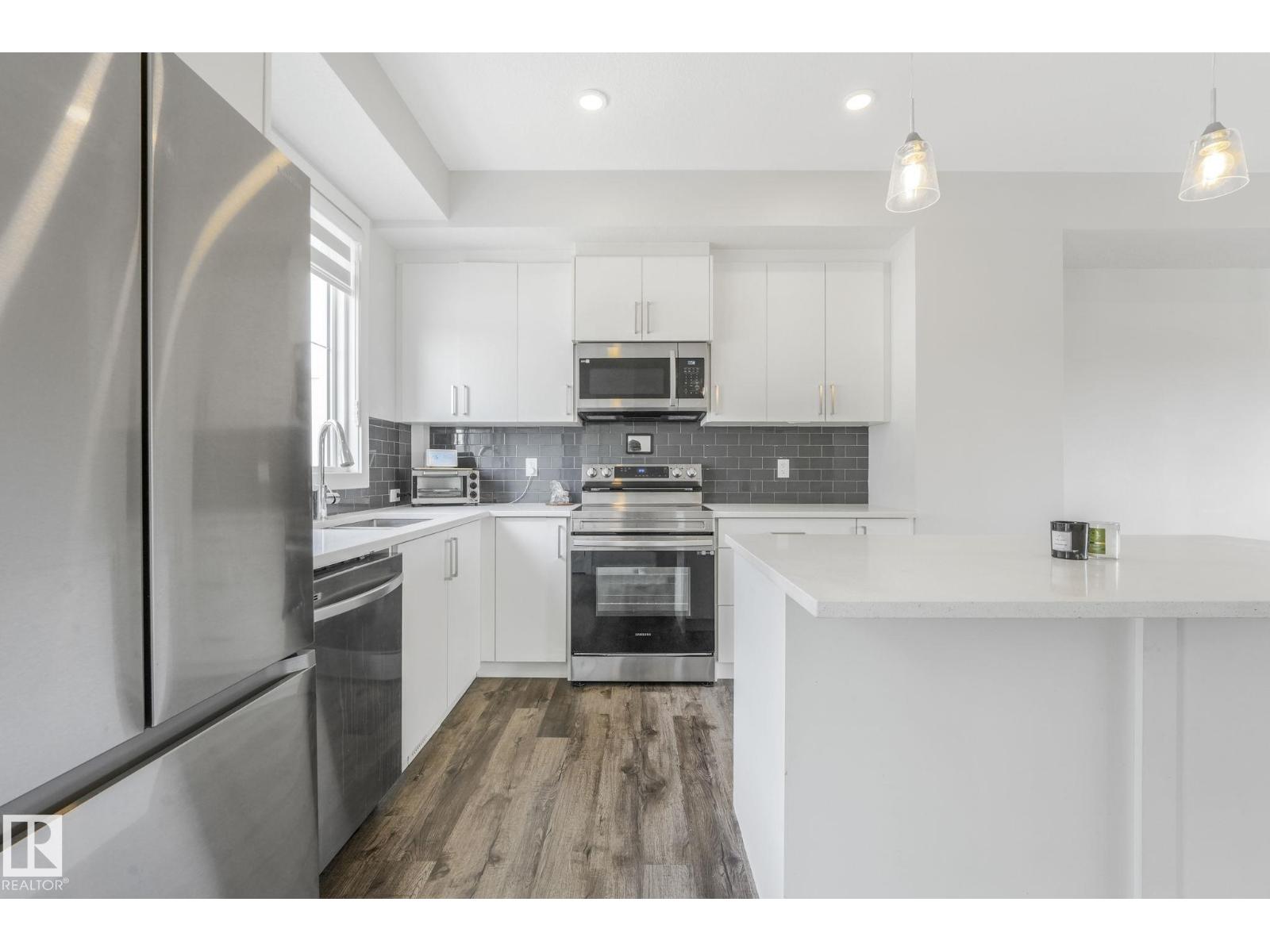 Photo 10 of 3 22786 97 Av Nw, Edmonton AB